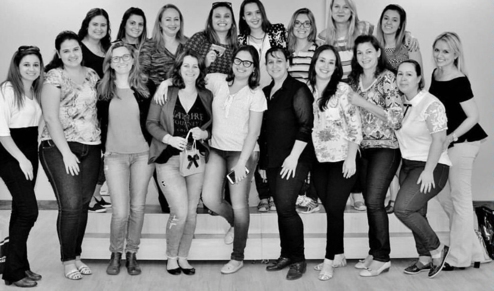 Grupo do Chá de Livros reunido na Livraria Fátima, em agosto de 2016
